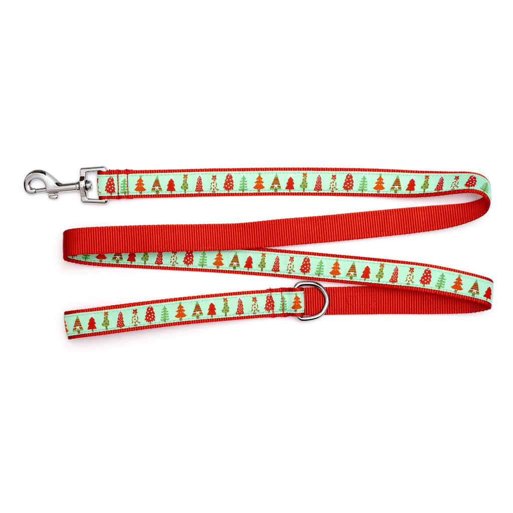 Elongated view of Green Holiday Trees Dog Leash